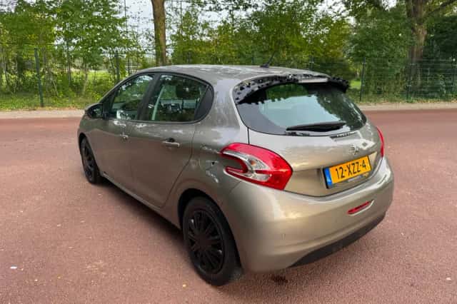 Peugeot 208 (2012) thumbnail 6