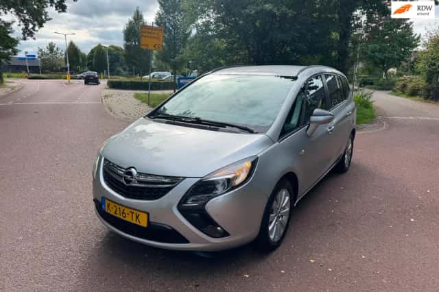 Opel Zafira (2016) thumbnail 1