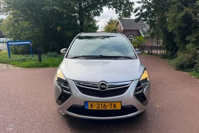 Opel Zafira (2016) thumbnail 2
