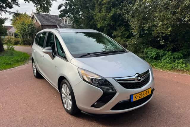 Opel Zafira (2016) thumbnail 3