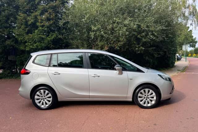 Opel Zafira (2016) thumbnail 4