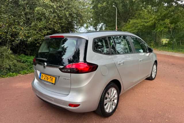 Opel Zafira (2016) thumbnail 5