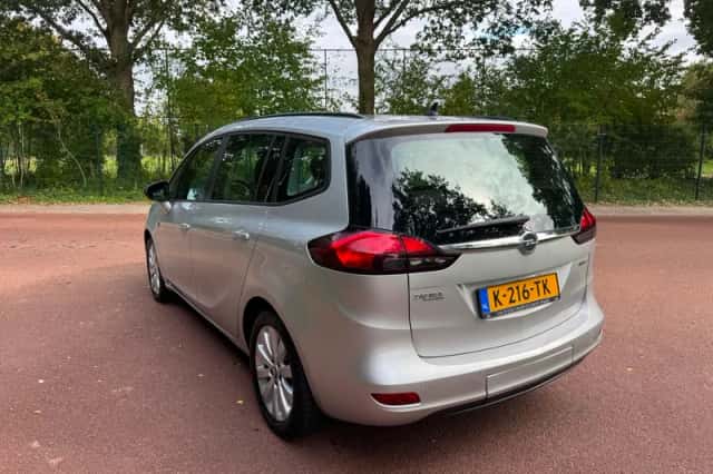 Opel Zafira (2016) thumbnail 6