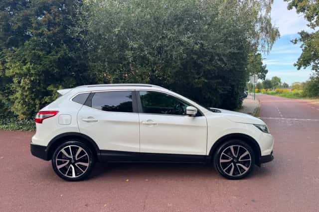 Nissan Qashqai (2014) thumbnail 4