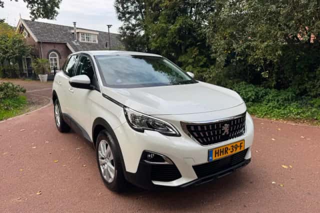 Peugeot 3008 (2019) thumbnail 3