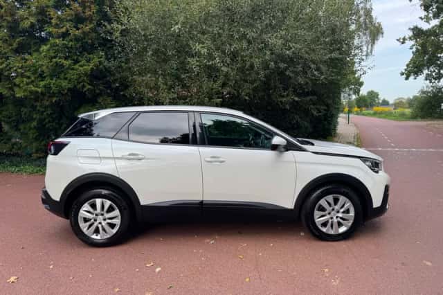 Peugeot 3008 (2019) thumbnail 4