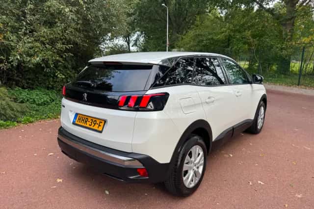 Peugeot 3008 (2019) thumbnail 5