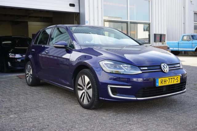 Volkswagen e-Golf (2017) thumbnail 1
