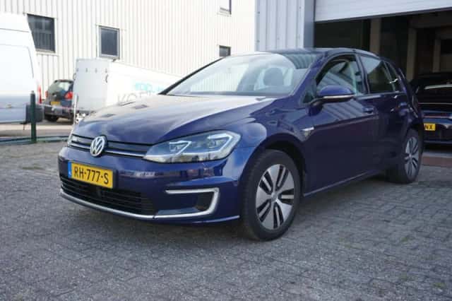 Volkswagen e-Golf (2017) thumbnail 3