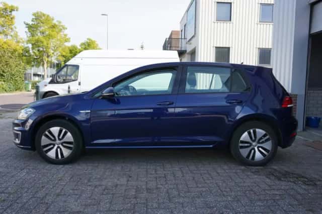 Volkswagen e-Golf (2017) thumbnail 4