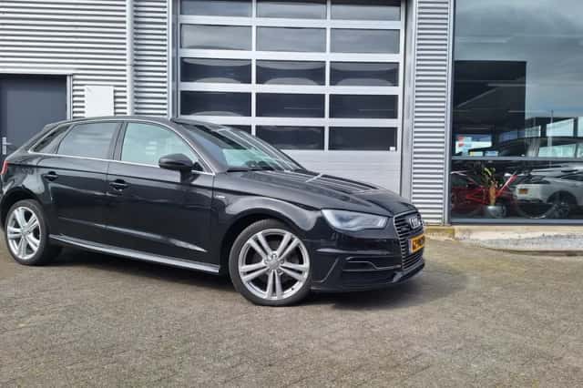 Audi A3 (2015) thumbnail 2