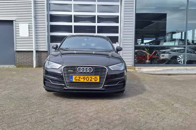 Audi A3 (2015) thumbnail 3