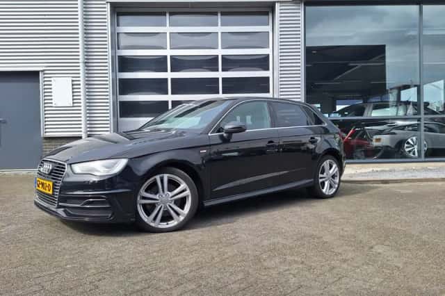 Audi A3 (2015) thumbnail 4