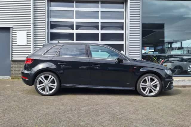 Audi A3 (2015) thumbnail 6