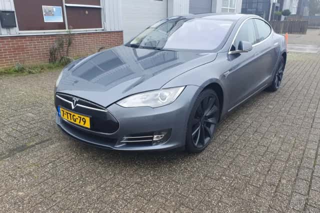 Tesla Model S (2014) thumbnail 1