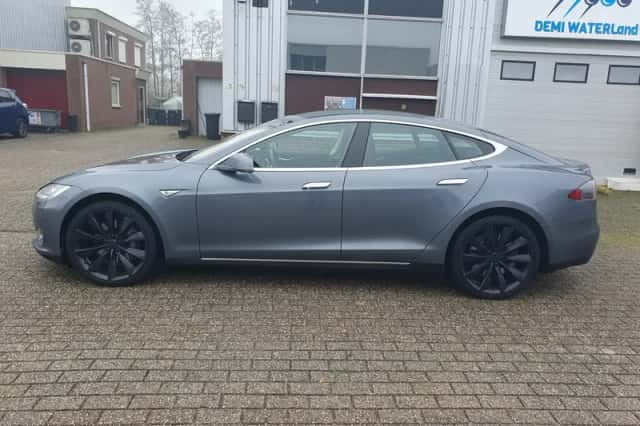 Tesla Model S (2014) thumbnail 2