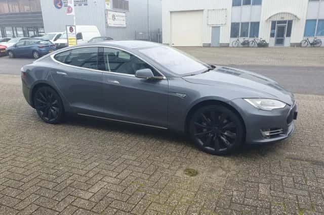 Tesla Model S (2014) thumbnail 4