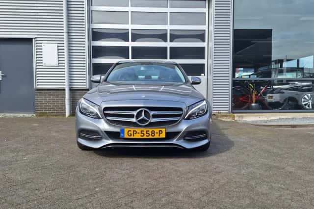 Mercedes-Benz C-Klasse (2015) thumbnail 3