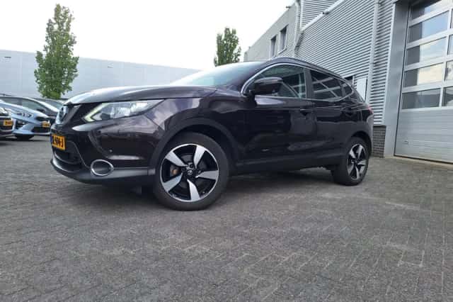 Nissan Qashqai (2015) thumbnail 3