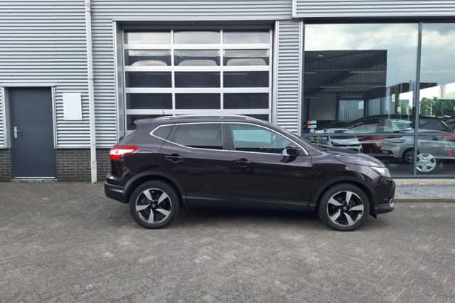 Nissan Qashqai (2015) thumbnail 4