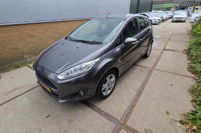 Ford Fiesta (2016) thumbnail 3