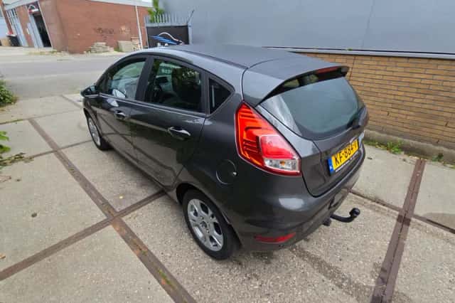 Ford Fiesta (2016) thumbnail 4