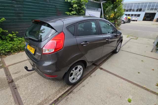 Ford Fiesta (2016) thumbnail 6
