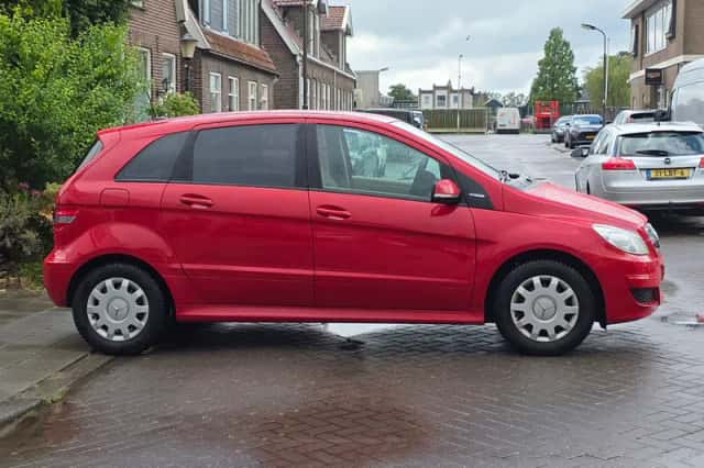 Mercedes-Benz B-Klasse (2011) thumbnail 2