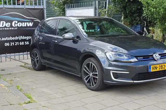 Volkswagen Golf (2015) thumbnail 1