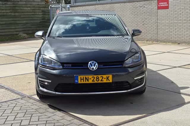 Volkswagen Golf (2015) thumbnail 3