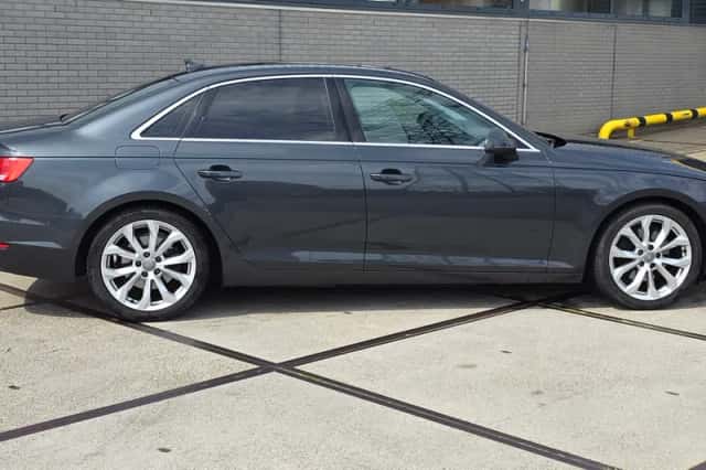 Audi A4 (2016) thumbnail 3