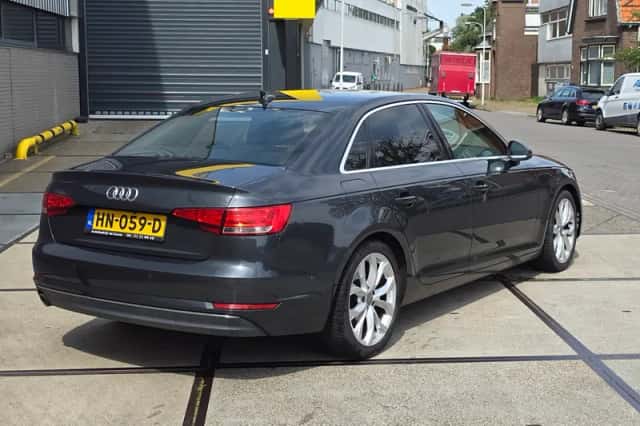 Audi A4 (2016) thumbnail 4