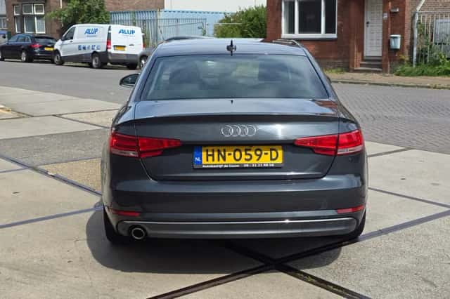 Audi A4 (2016) thumbnail 5