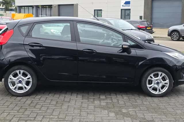 Ford Fiesta (2017) thumbnail 2