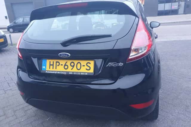 Ford Fiesta (2015) thumbnail 5