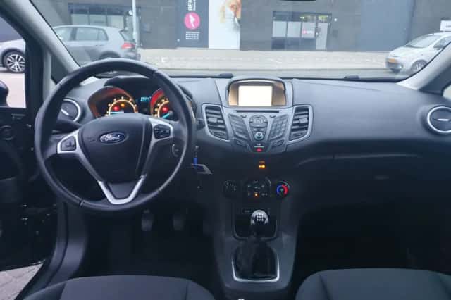 Ford Fiesta (2015) thumbnail 6