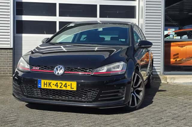 Volkswagen Golf (2015) thumbnail 1
