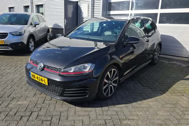 Volkswagen Golf (2015) thumbnail 4