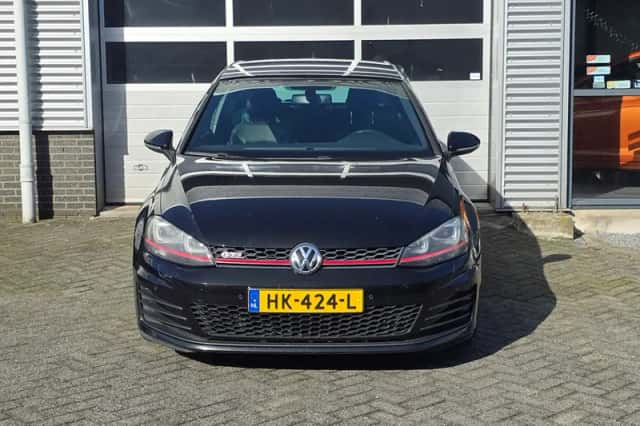 Volkswagen Golf (2015) thumbnail 5