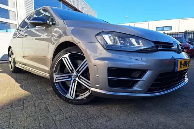 Volkswagen Golf (2016) thumbnail 1