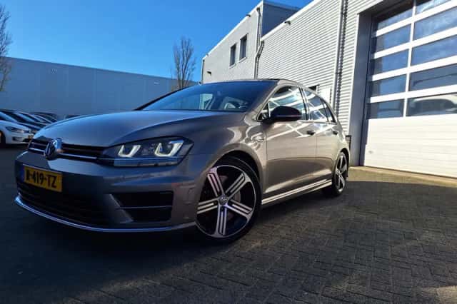 Volkswagen Golf (2016) thumbnail 3