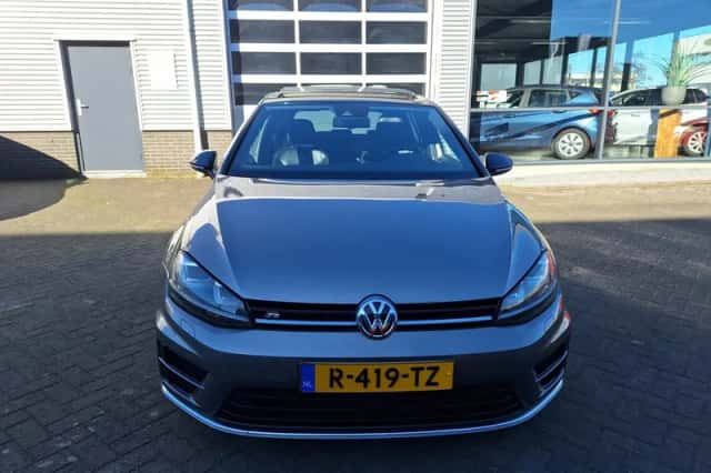 Volkswagen Golf (2016) thumbnail 4