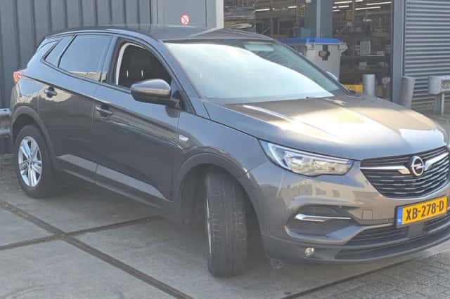 Opel Grandland (2018) thumbnail 3