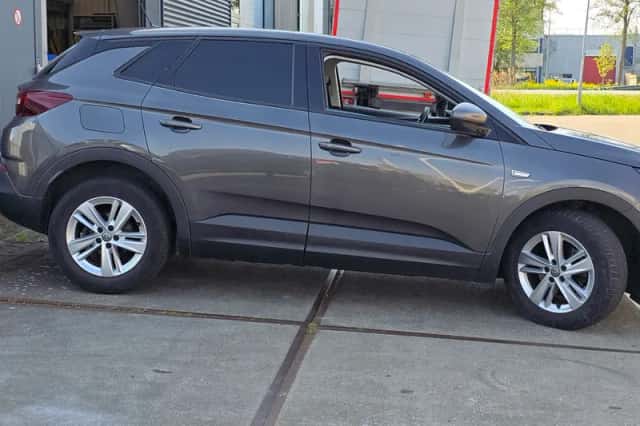 Opel Grandland (2018) thumbnail 4