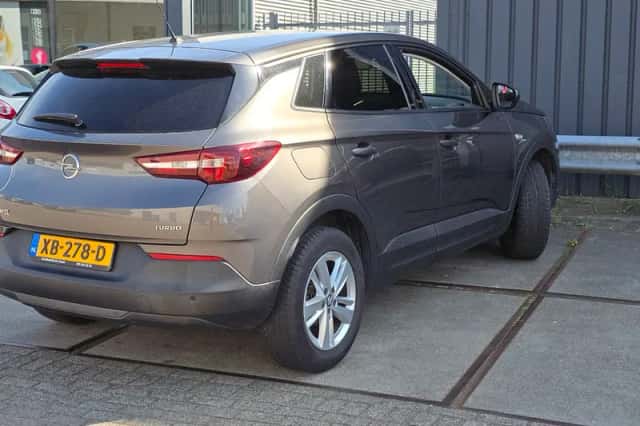 Opel Grandland (2018) thumbnail 5