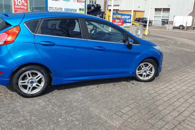 Ford Fiesta (2014) thumbnail 2
