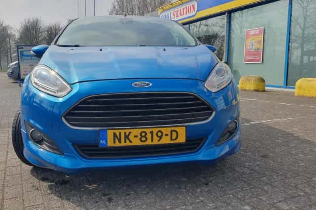 Ford Fiesta (2014) thumbnail 3