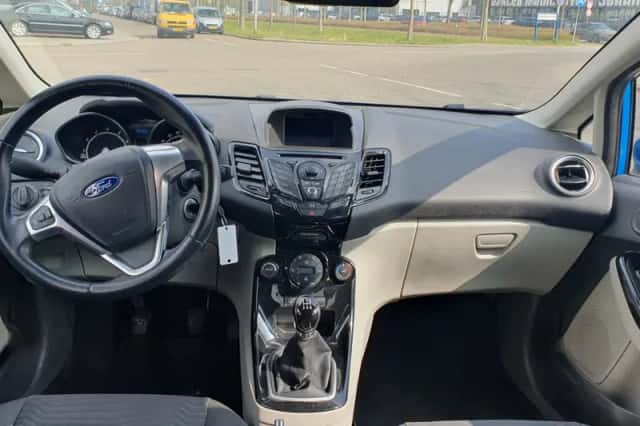 Ford Fiesta (2014) thumbnail 6