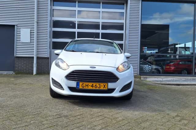 Ford Fiesta (2015) thumbnail 3