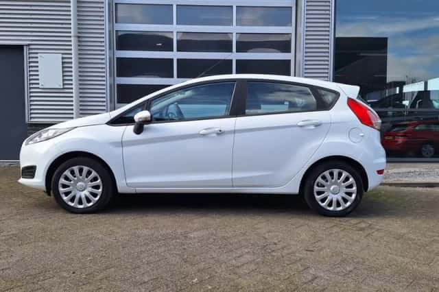 Ford Fiesta (2015) thumbnail 6